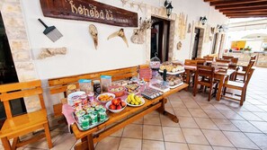 Free daily buffet breakfast  - Villa Palčić (Novalja)