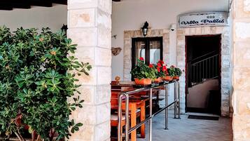 Pintu masuk properti