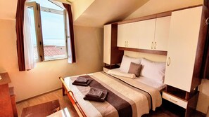 Desk, free WiFi, bed sheets - Villa Palčić (Novalja)