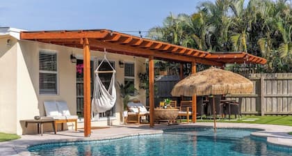 The Palm Garden · Palm Beach Villa Retreat w Pool: Near Beach & Golf