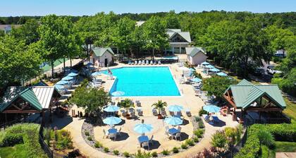 Beautiful 3 bed/ 2 bath condo in Bear Trap Dunes Golf community! Wi-Fi Available, Pool, Fitness Center, Beach Shuttle, Tennis!