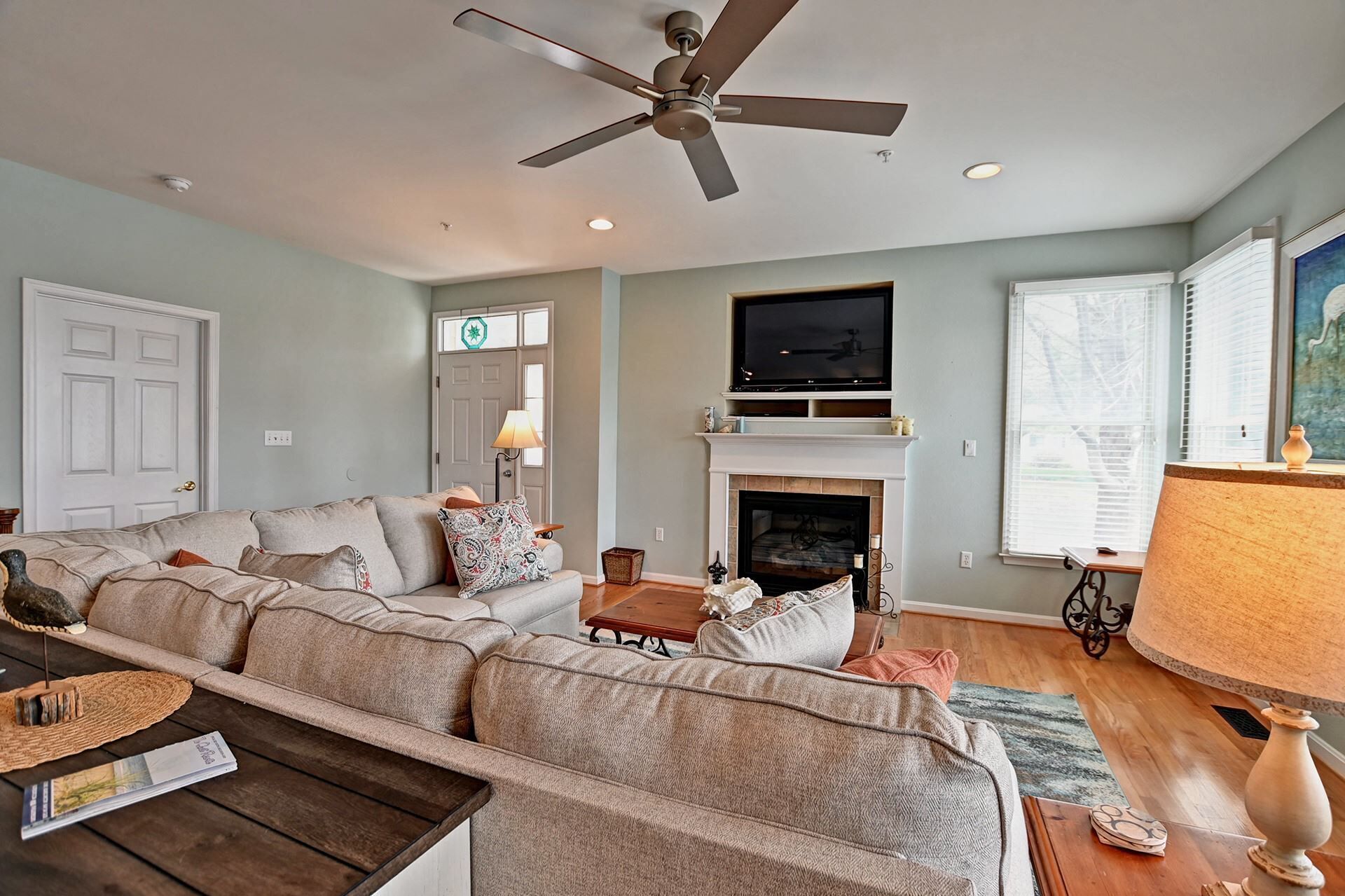 Beautiful 3 bed/ 2 bath condo in Bear Trap Dunes community! Wifi Available, Pool, Fitness Center, Beach Shuttle, Tennis!