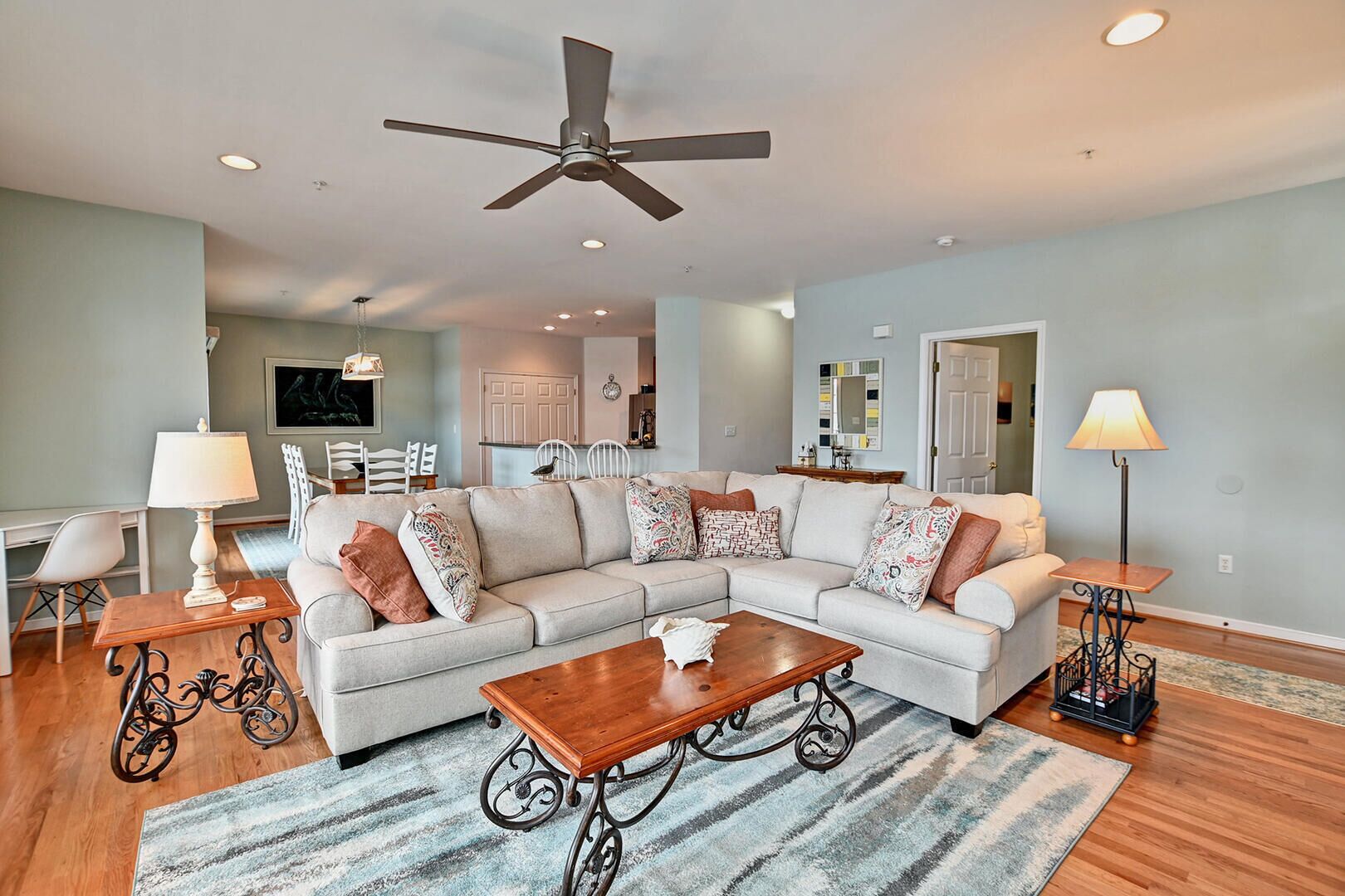 Beautiful 3 bed/ 2 bath condo in Bear Trap Dunes community! Wifi Available, Pool, Fitness Center, Beach Shuttle, Tennis!