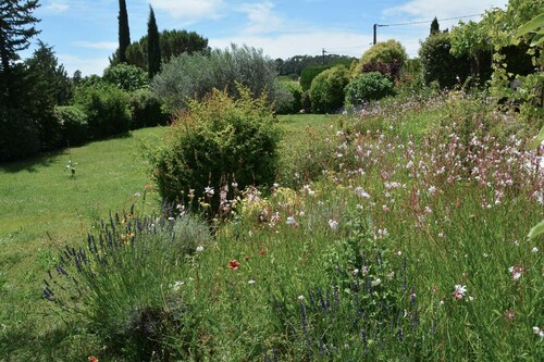 Quiet Provencal villa with swimming pool - Ideal for 8 to 10 people