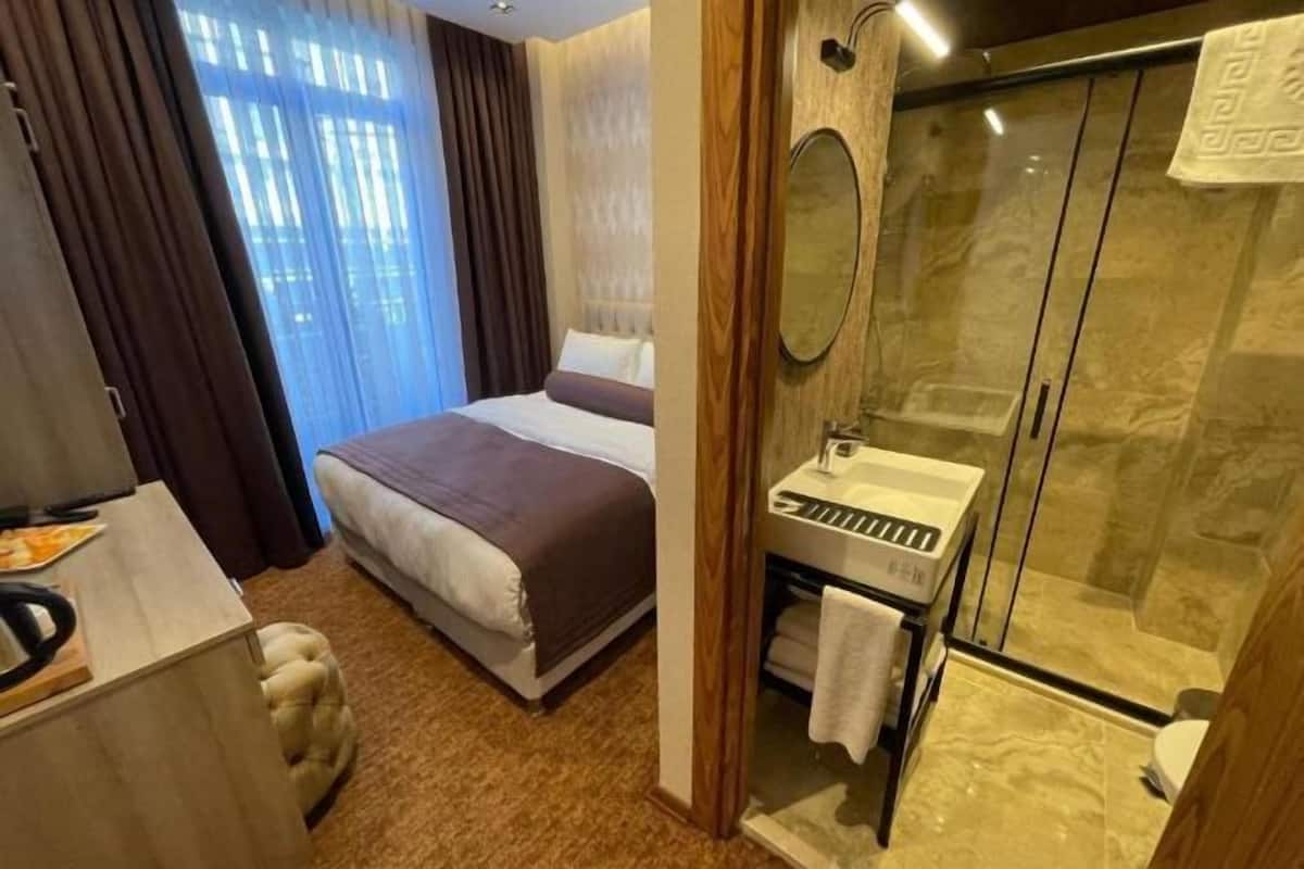1 bedroom, minibar, in-room safe, desk