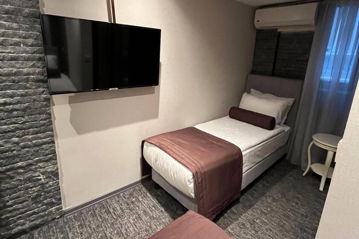 Standard Twin Room | 미니바, 객실 내 금고, 책상, 암막 커튼