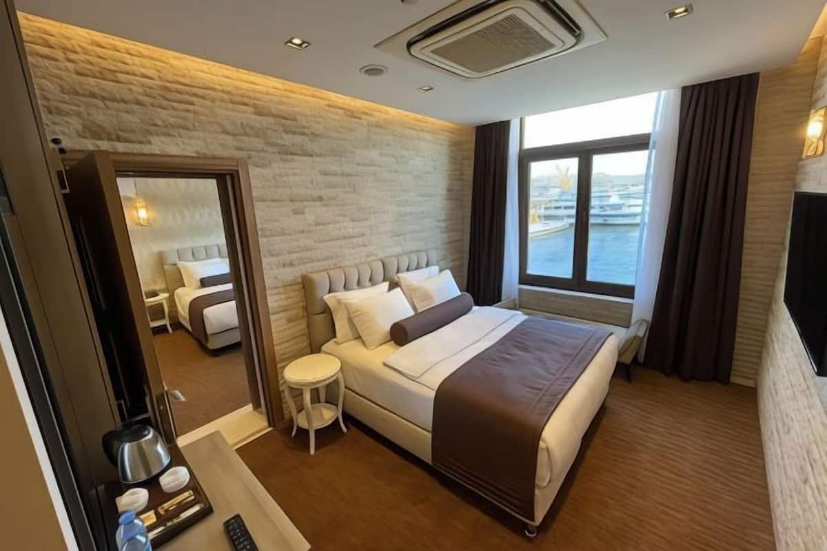 Minibar, in-room safe, desk, blackout drapes