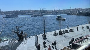 A waterfront view with boats, a mosque, and a cityscape. - Weingart Seaside Hotel (Istanbul)