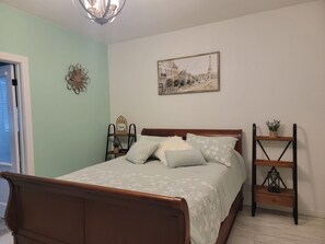 3 Schlafzimmer, Schreibtisch, Bügeleisen/Bügelbrett, Reisekinderbett