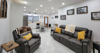 Cottage By The Park Home of The Big Things