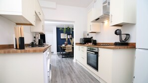 Unclassified image, 3 of 46, button - Minister House Apt 1 by Tŷ SA (Cardiff)