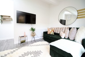 Apartamento | Área de estar | TV