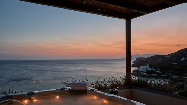 The Elite Suite, 3 Bedrooms, Private Pool and Outdoor Hot Tub | 私人 SPA 浴缸