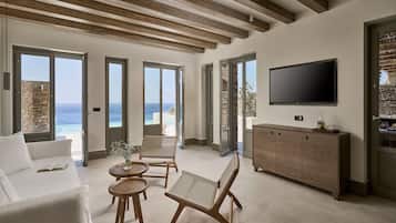 Suite Majestueuse, 3 chambres, piscine privée | Coin séjour | TV connectée de 49 pouces avec chaßnes numériques, télévision, Netflix