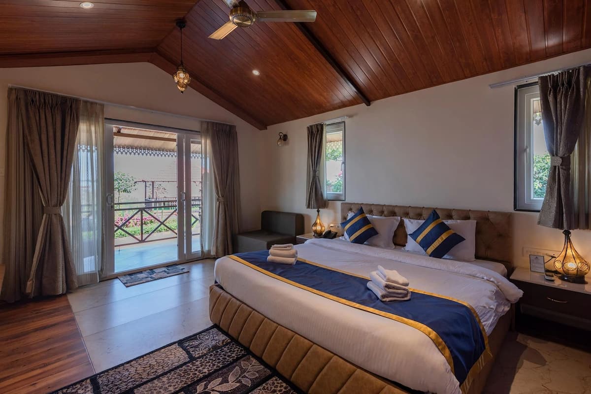 Executive Cottage | 1 bedroom, premium bedding, blackout curtains, iron/ironing board