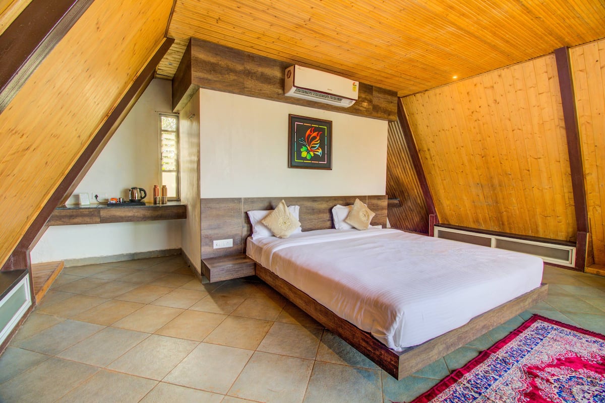 Deluxe Chalet | 1 bedroom, premium bedding, blackout curtains, iron/ironing board