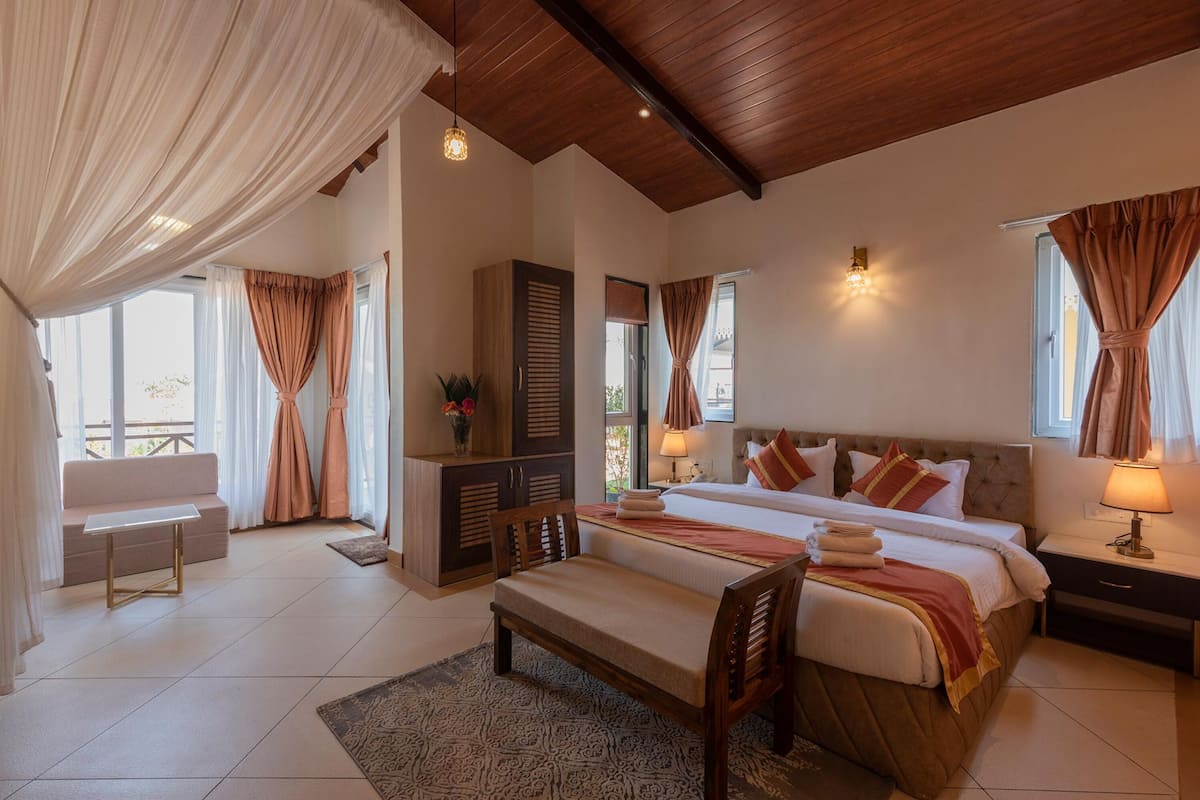 Premium Suite | 1 bedroom, premium bedding, blackout curtains, iron/ironing board