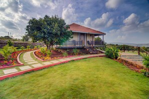 Deluxe Cottage | Garden view