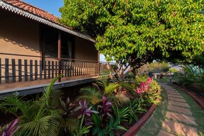 Deluxe Cottage | Balcony