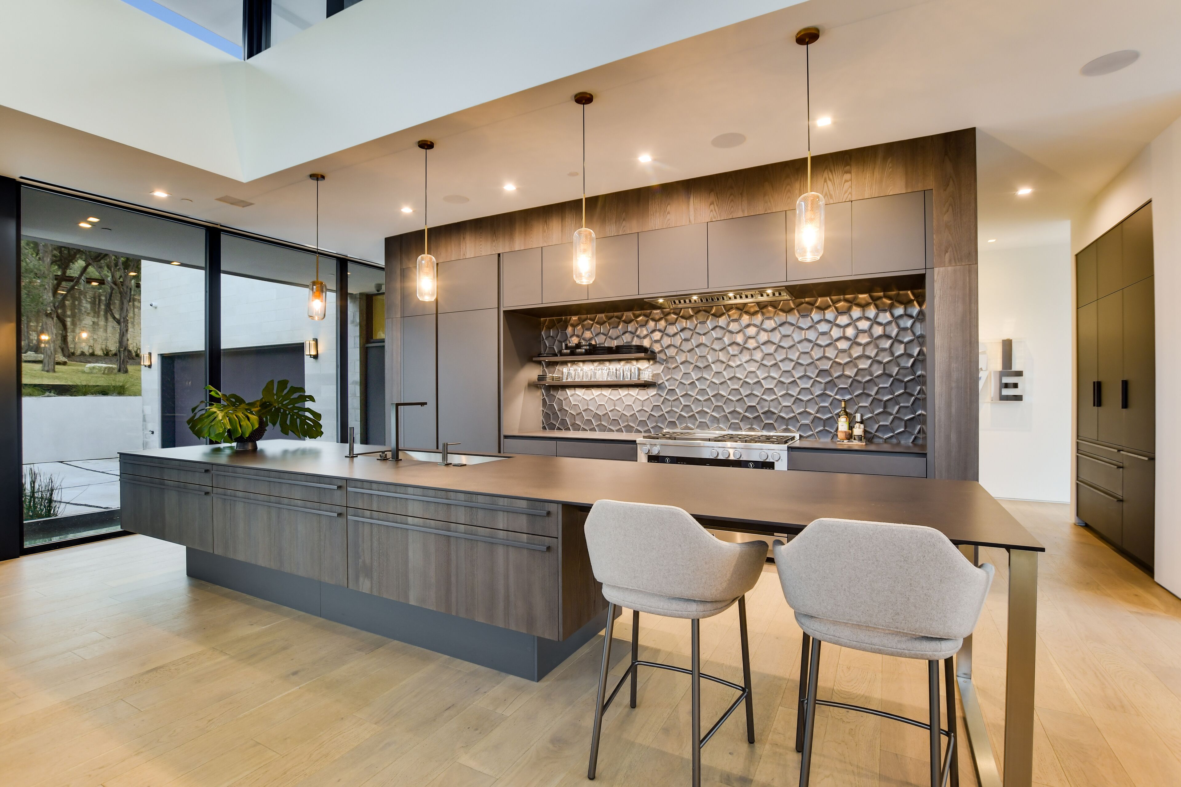 Free Night I Above Accolade I Luxury Services I Private I Pool/Spa l F1 Host