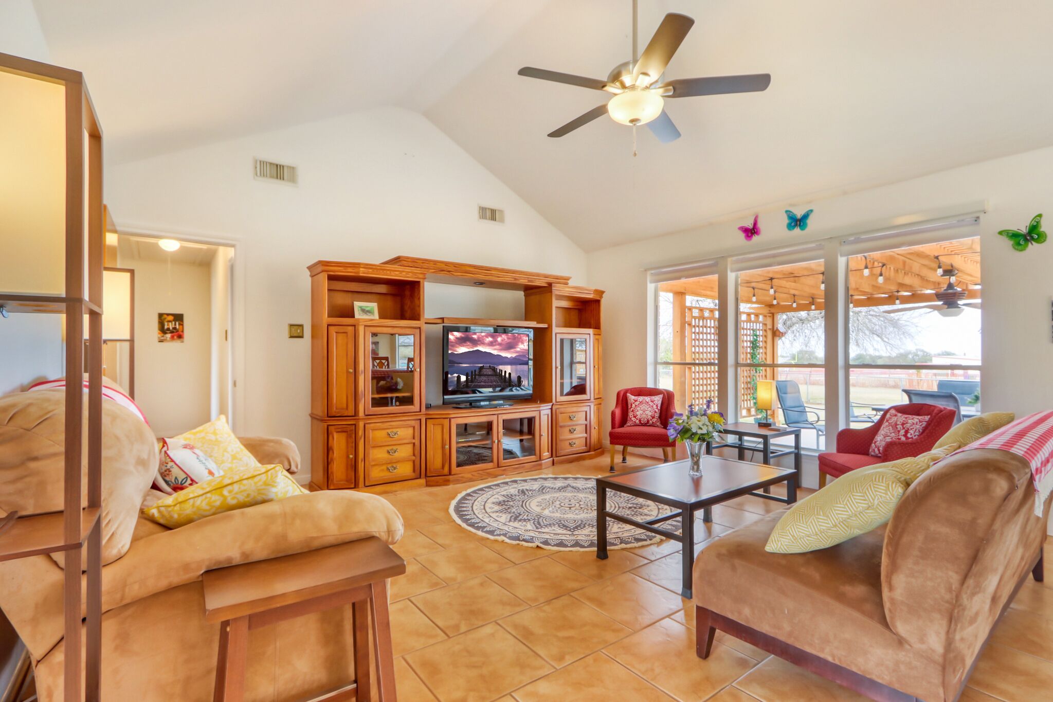 Kara's Place - Sunny 3 Bedroom Farmhouse w/ Pool