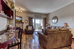 Smart-TV, peis, DVD-spiller og fotballspill