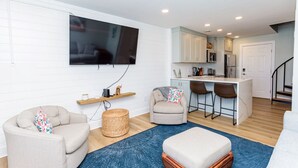 Smart TV - 127th Bayside-pool-short walk 2 beach-By Park! (Ocean City)