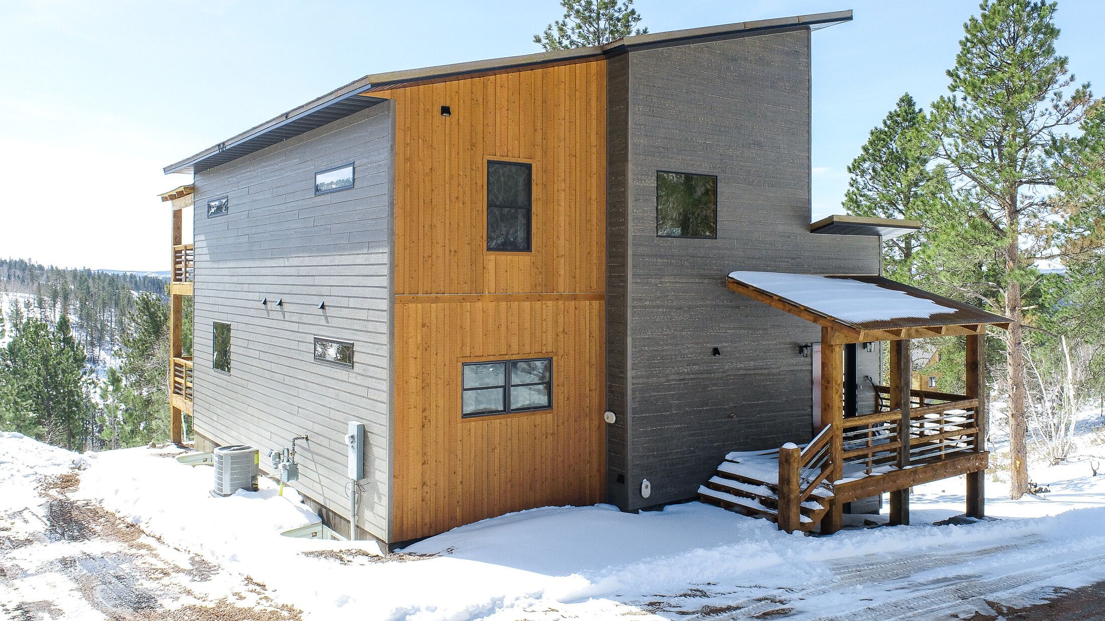 New 3-Level Lodge w/ Amazing View Close to Slopes & Trails w/ Great Amenities