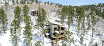New 3-Level Lodge w/ Amazing View Close to Slopes & Trails w/ Great Amenities