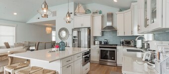 Luxury Home Near Beach, Boardwalk & Shopping-Elevator/Linens/Game Room/Bikes