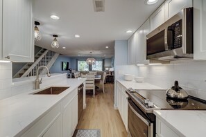 Refrigerador, microondas, parrilla de estufa y lavavajillas 