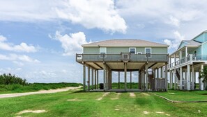 Exterior - Beaches Be Trippin' 4 Bedroom Home by RedAwning (Port Bolivar)