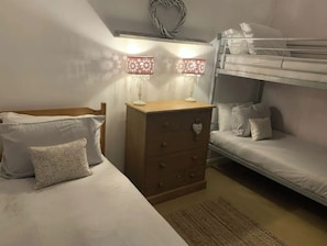 2 habitaciones, tabla de planchar con plancha y wifi gratis