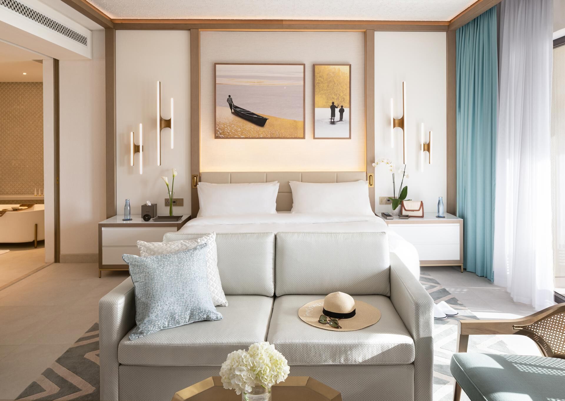 Sengetøy av topp kvalitet, minibar, safe på rommet og skrivebord