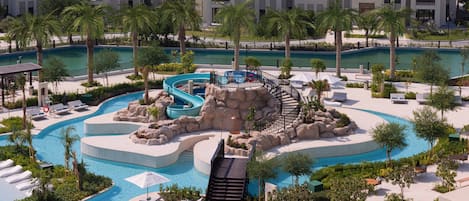 Piscine couverte, 4 piscines extérieures, cabanons gratuits