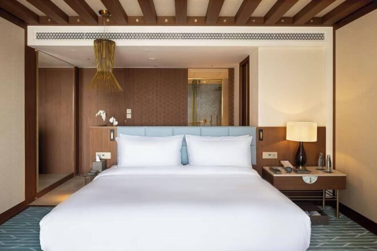 Premium bedding, minibar, in-room safe, desk