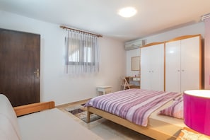 1 bedroom, free WiFi, bed sheets - Pool, garden, quiet location, beautiful outdoor view (Poreč)