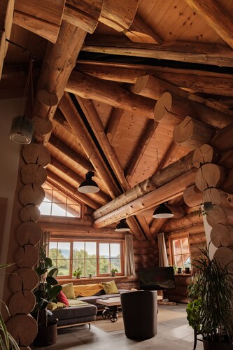 Beautiful wooden house with mountain views 