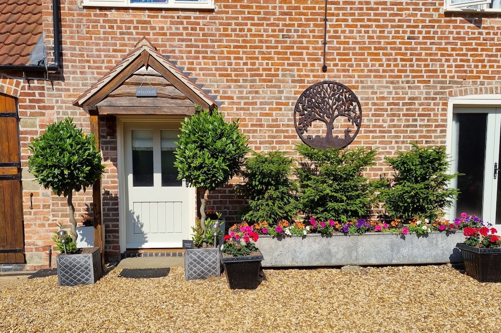 Paddock Cottage - Romantic Bolthole in Rural Idyll