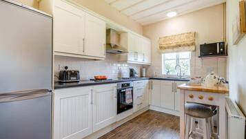 Cottage | Dapur pribadi | Lemari es, microwave, oven, dan kompor