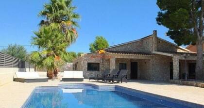 Belle maison avec piscine privée, de plain-pied