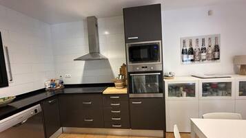 Réfrigérateur, micro-ondes, four, lave-vaisselle