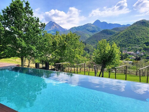 Stunning views, Character Villa & Annexe, private infinity pool, walk restaurant