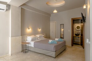 Superior Quadruple Room | WiFi, bed sheets - Areti Hotel (Agios Vasileios)