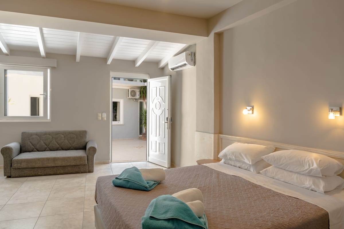 Superior Quadruple Room | WiFi, bed sheets