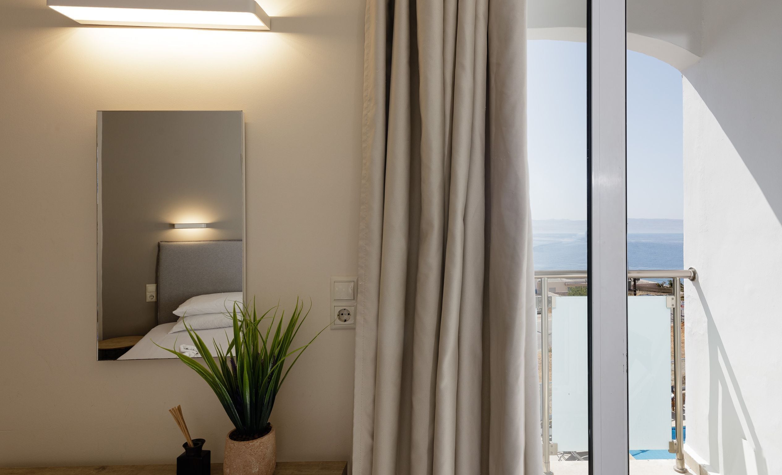 Standard Room with Sea View | WiFi、ベッドシーツ