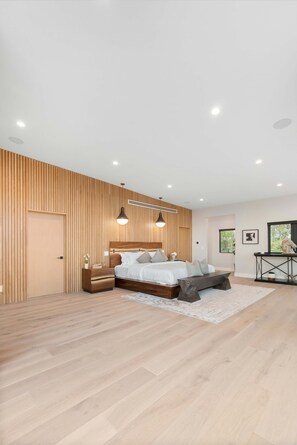 4 habitaciones, tabla de planchar con plancha, wifi y ropa de cama 