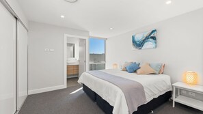 3 bedrooms, iron/ironing board, free WiFi, bed sheets - Whispering Waters Soldiers Point Rd 3 143 - Privileged waterfront living (Soldiers Point)