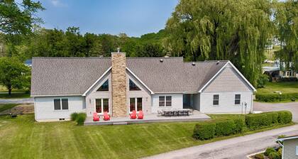Grande Dame - She is big and beautiful! Perfect for your next lakeside group getaway!