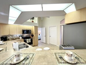 Fridge, microwave, oven, stovetop - * “Livin' The Dream” A Golfer's Paradise! South facing Free Pool/Spa Heat * (Rotonda West)